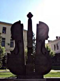 The giant violin